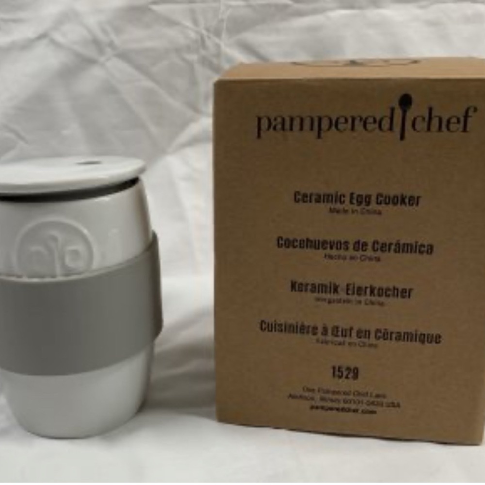 Pampered Chef Gray and White Ceramic Egg Cooker